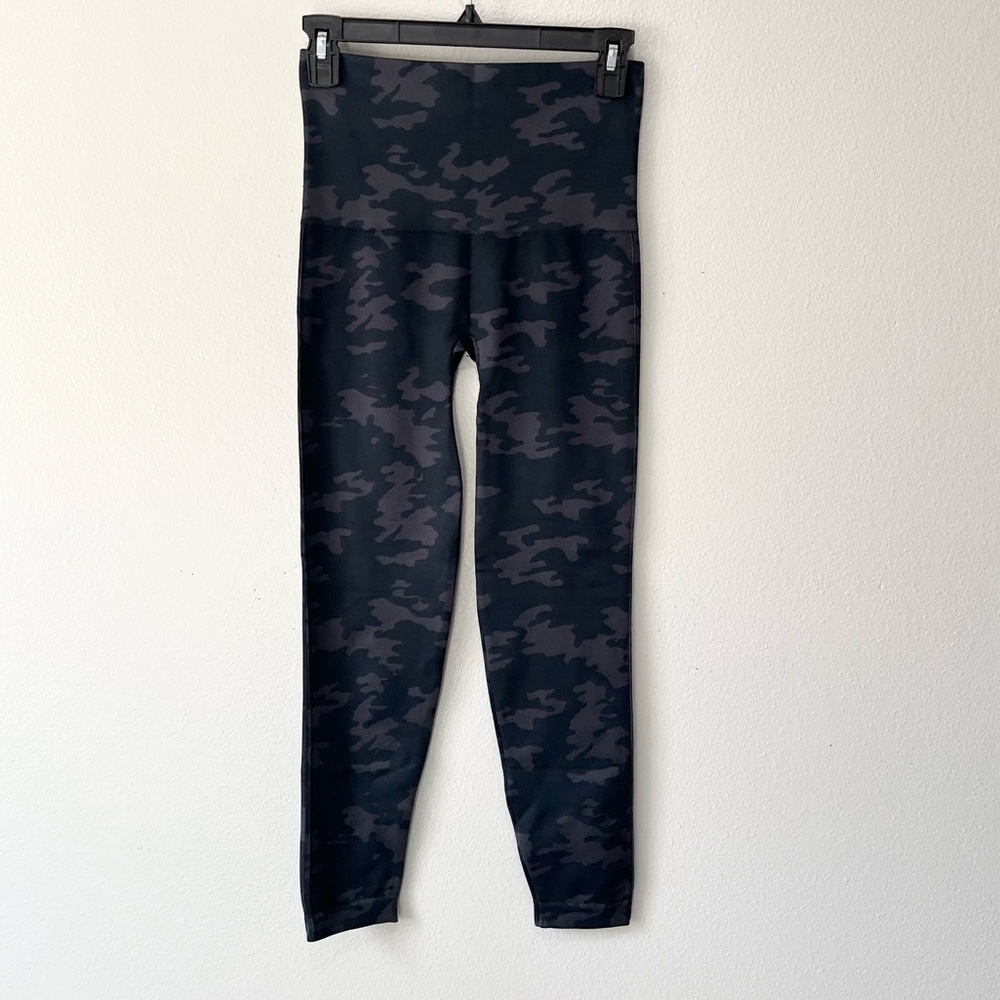 SPANX- NWT Black and Grey Cami High Rise Leggings Size M